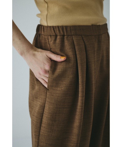 HeRIN.CYE(ヘリンドットサイ)の「Cocoon pants コクーンパンツ(その他パンツ・レディース・ブラック/ブラウン/ベージュ・38/36)」の22枚目の写真