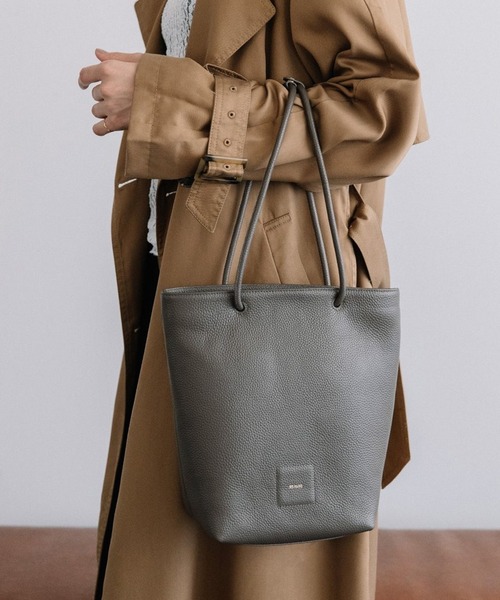 Beau're（ヴュレ）の「【BEAURE】B-25343　ジャストサイズミニトートバッグ（ハンドバッグ・レディース・ベージュ/シルバー/グレー/ブラック・FREE）」の2枚目の写真