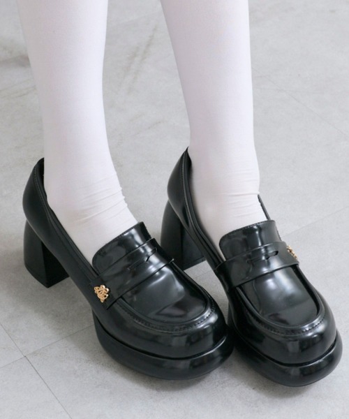 OLIVE des OLIVE（オリーブデオリーブ）の「エンブレム付きローファー（ローファー・レディース・ブラック/ブラウン・LARGE/MEDIUM/SMALL）」の2枚目の写真