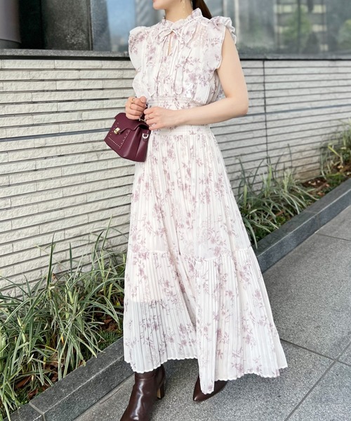 00サイズあり】プリントプリーツシャーリングワンピース