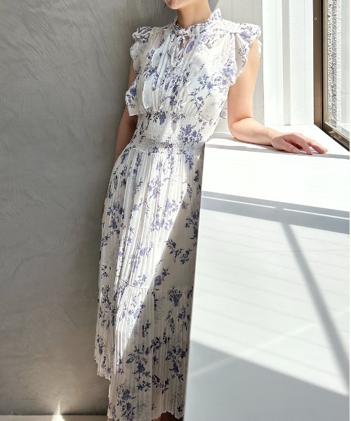 snidelプリントプリーツシャーリングワンピース SNIDEL｜【00サイズあり】プリントプリーツシャーリングワンピース