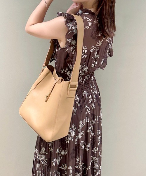 00サイズあり】プリントプリーツシャーリングワンピース