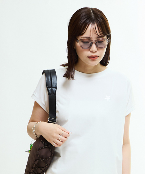 CONVERSE TOKYO(コンバーストウキョウ)の「BOLD FRAME COLOR LENS SUNGLASSES(サングラス・レディース・ブラウン/グレー・FREE)」の5枚目の写真