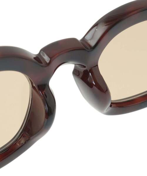 CONVERSE TOKYO(コンバーストウキョウ)の「BOLD FRAME COLOR LENS SUNGLASSES(サングラス・レディース・ブラウン/グレー・FREE)」の13枚目の写真