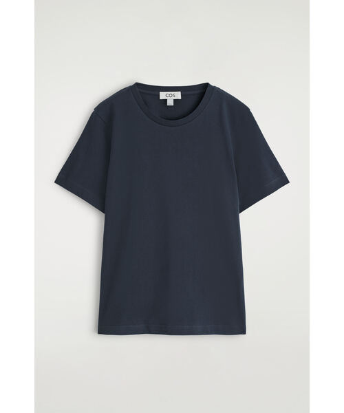 COS（コス）の「クルーネックコットンTシャツ（Tシャツ/カットソー・レディース・ブラック/ホワイト系その他2/ホワイト/ネイビー/ダークブラウン・S/M/XL/XS/L）」の9枚目の写真