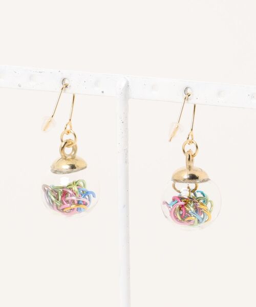 tone(トーン)の「【MUURABBTI】カラフルパーツのドームピアス(MA)(ピアス(両耳用)・レディース・ゴールド・FREE)」の3枚目の写真