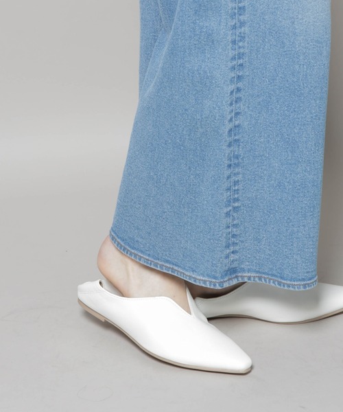 NANO universe（ナノユニバース）の「Vカット2wayフラットシューズ（パンプス・レディース・ブラック/ホワイト・36/37/38）」の12枚目の写真