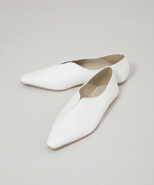 NANO universe（ナノユニバース）の「Vカット2wayフラットシューズ（パンプス・レディース・ブラック/ホワイト・36/37/38）」の14枚目の写真