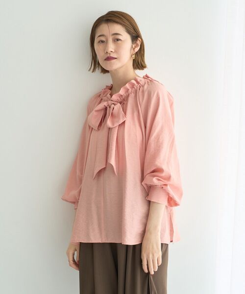 YECCA VECCA（イェッカヴェッカ）の「フリルギャザーボウタイブラウス（シャツ/ブラウス・レディース・ピンク/オフホワイト/ブラウン・FREE）」の4枚目の写真