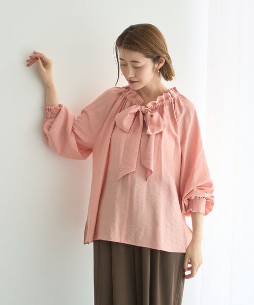 YECCA VECCA（イェッカヴェッカ）の「フリルギャザーボウタイブラウス（シャツ/ブラウス・レディース・ピンク/オフホワイト/ブラウン・FREE）」の5枚目の写真
