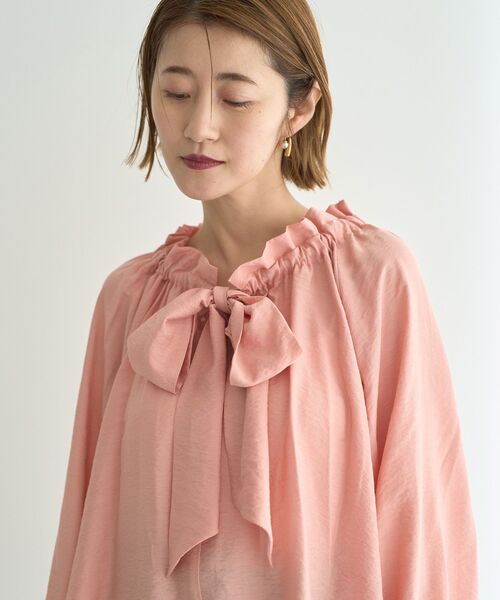 YECCA VECCA（イェッカヴェッカ）の「フリルギャザーボウタイブラウス（シャツ/ブラウス・レディース・ピンク/オフホワイト/ブラウン・FREE）」の8枚目の写真