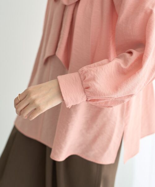 YECCA VECCA（イェッカヴェッカ）の「フリルギャザーボウタイブラウス（シャツ/ブラウス・レディース・ピンク/オフホワイト/ブラウン・FREE）」の10枚目の写真