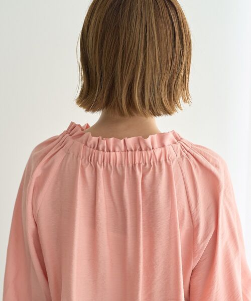 YECCA VECCA（イェッカヴェッカ）の「フリルギャザーボウタイブラウス（シャツ/ブラウス・レディース・ピンク/オフホワイト/ブラウン・FREE）」の11枚目の写真
