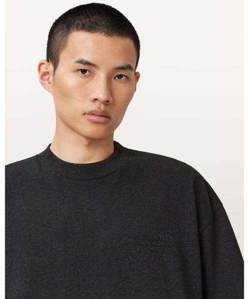 ALLSAINTS(オールセインツ)の「XANDER FLOCKED LOGO OVERSIZED T-SHIRT | XANDER フロック加工 ロゴ オーバーサイズ Tシャツ(Tシャツ/カットソー・メンズ・グレー系その他・S/M/L/XL/XS)」の2枚目の写真