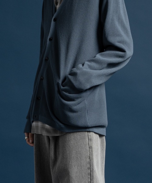 CASPER JOHN(キャスパージョン)の「Birds eye V-neck cardigan/バーズアイVネックカーディガン(カーディガン/ボレロ・メンズ・ブラウン/ブラック/ブルー・SMALL/MEDIUM/LARGE/X-SMALL)」の14枚目の写真