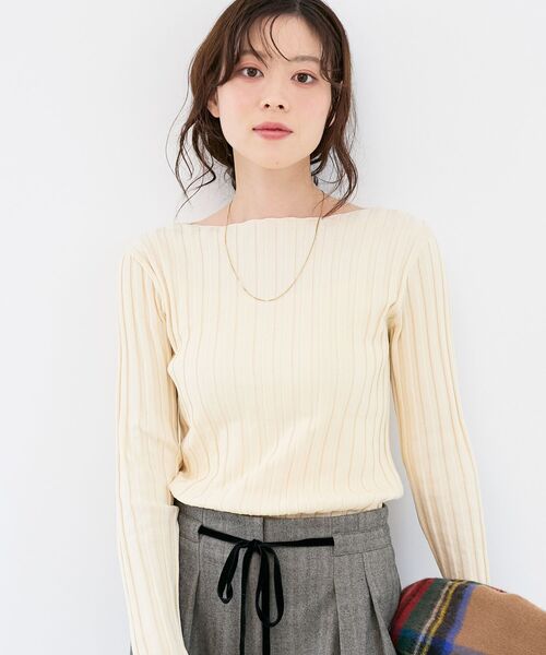 le.coeur blanc(ルクールブラン)の「ボートネックリブニット(ニット/セーター・レディース・ブラック/グレイッシュベージュ/アイボリー/グリーン/ブラウン/レッド/ブルー・38)」の2枚目の写真