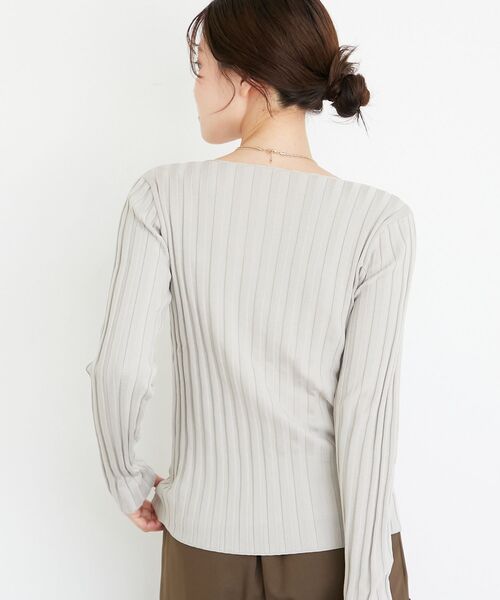 le.coeur blanc(ルクールブラン)の「ボートネックリブニット(ニット/セーター・レディース・ブラック/グレイッシュベージュ/アイボリー/グリーン/ブラウン/レッド/ブルー・38)」の14枚目の写真