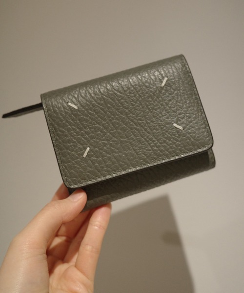 Maison Margiela(メゾンマルジェラ)の「Maison Margiela WALLET CLIP 3 WITH ZIP(財布・レディース・ライトグレー・FREE)」の1枚目の写真