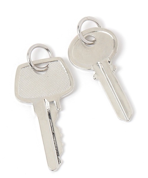 LAKOLE（ラコレ）の「コード×カギチャーム / 591526（キーホルダー・レディース・ブラック・FREE）」の2枚目の写真