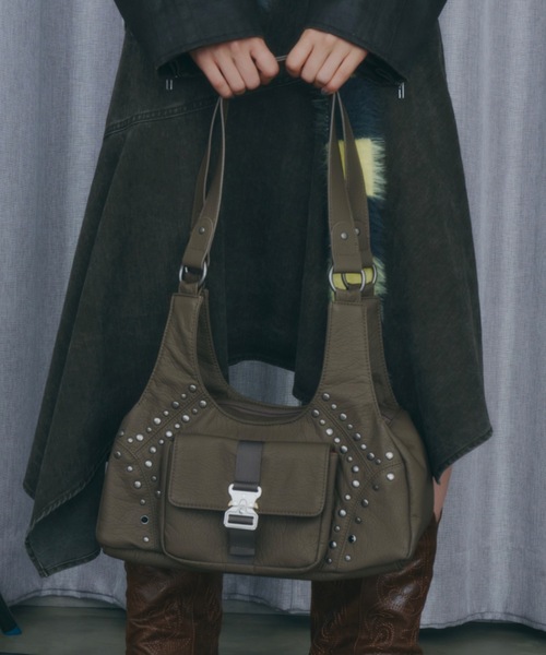 セール】エンボススタッズバックルポケットバッグ（ショルダー