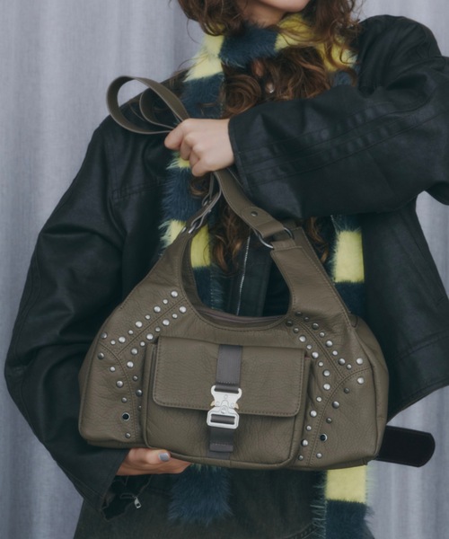 DTYYPE（ドタイプ）の「エンボススタッズバックルポケットバッグ（ショルダーバッグ・レディース・ブラック/グレー/マスタード・FREE）」の18枚目の写真