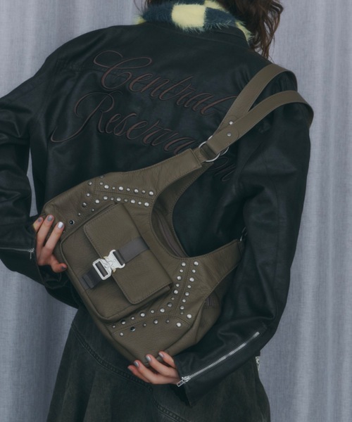 DTYYPE（ドタイプ）の「エンボススタッズバックルポケットバッグ（ショルダーバッグ・レディース・ブラック/グレー/マスタード・FREE）」の19枚目の写真