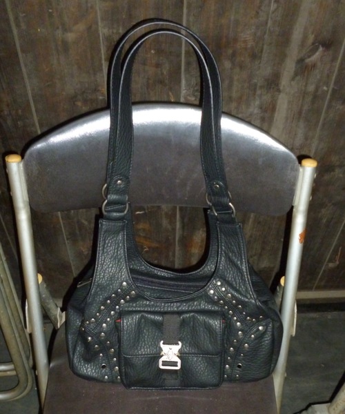 DTYYPE（ドタイプ）の「エンボススタッズバックルポケットバッグ（ショルダーバッグ・レディース・ブラック/グレー/マスタード・FREE）」の11枚目の写真