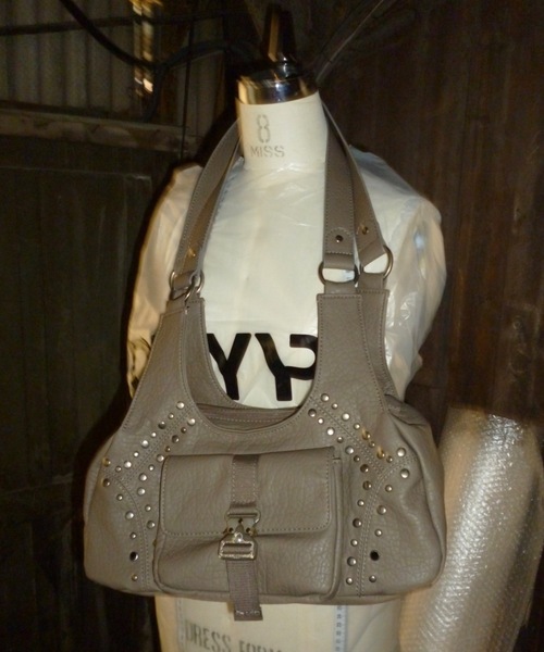 DTYYPE（ドタイプ）の「エンボススタッズバックルポケットバッグ（ショルダーバッグ・レディース・ブラック/グレー/マスタード・FREE）」の21枚目の写真