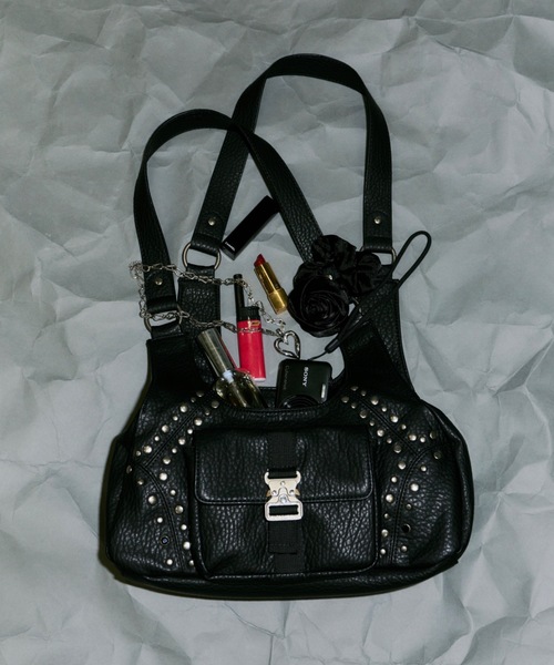 DTYYPE（ドタイプ）の「エンボススタッズバックルポケットバッグ（ショルダーバッグ・レディース・ブラック/グレー/マスタード・FREE）」の8枚目の写真