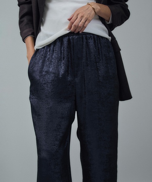 SALON adam et rope'（サロン アダム エ ロペ）の「サテンワイドイージーパンツ（その他パンツ・レディース・ブルー系その他2/ゴールド・S/M）」の8枚目の写真