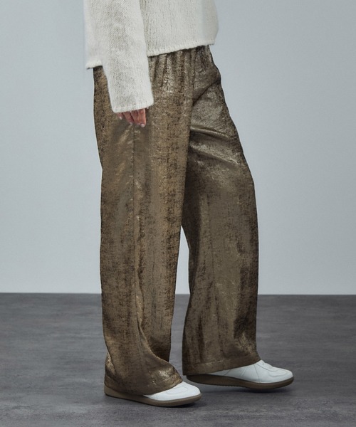 SALON adam et rope'（サロン アダム エ ロペ）の「サテンワイドイージーパンツ（その他パンツ・レディース・ブルー系その他2/ゴールド・S/M）」の11枚目の写真