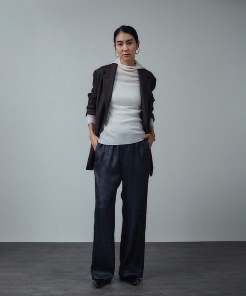 SALON adam et rope'（サロン アダム エ ロペ）の「サテンワイドイージーパンツ（その他パンツ・レディース・ブルー系その他2/ゴールド・S/M）」の4枚目の写真