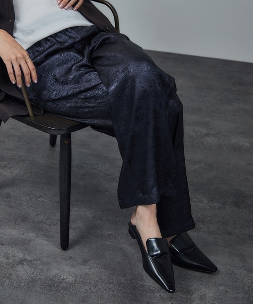 SALON adam et rope'（サロン アダム エ ロペ）の「サテンワイドイージーパンツ（その他パンツ・レディース・ブルー系その他2/ゴールド・S/M）」の7枚目の写真