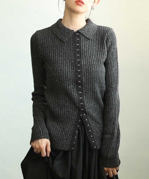 Sawa a la mode(サワアラモード)の「ミックスニットホック付きポロトップス(ニット/セーター・レディース・チャコールグレー/アイボリー・FREE)」の1枚目の写真