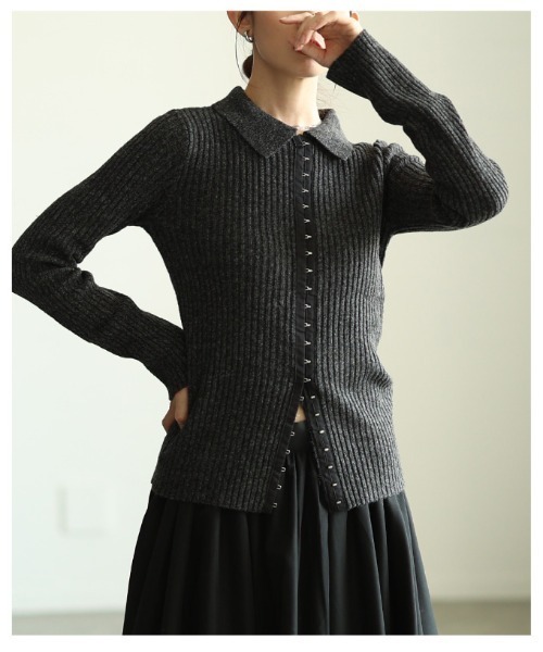 Sawa a la mode(サワアラモード)の「ミックスニットホック付きポロトップス(ニット/セーター・レディース・チャコールグレー/アイボリー・FREE)」の20枚目の写真