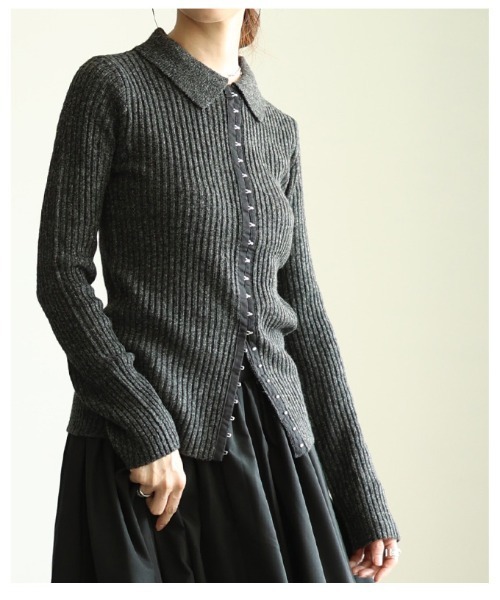 Sawa a la mode(サワアラモード)の「ミックスニットホック付きポロトップス(ニット/セーター・レディース・チャコールグレー/アイボリー・FREE)」の21枚目の写真