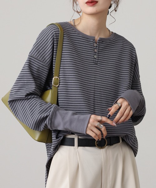 OMNES(オムネス)の「リブ裾ラウンドヘンリーネックプルオーバー長袖 Tシャツ(Tシャツ/カットソー・レディース・ホワイト×グレー/ベージュ系その他/ラベンダー/ホワイト×ブラック/アイボリー/グレー系その他/グレー系その他2・FREE)」の4枚目の写真