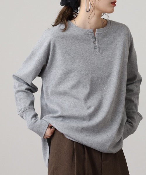 OMNES(オムネス)の「リブ裾ラウンドヘンリーネックプルオーバー長袖 Tシャツ(Tシャツ/カットソー・レディース・ホワイト×グレー/ベージュ系その他/ラベンダー/ホワイト×ブラック/アイボリー/グレー系その他/グレー系その他2・FREE)」の5枚目の写真