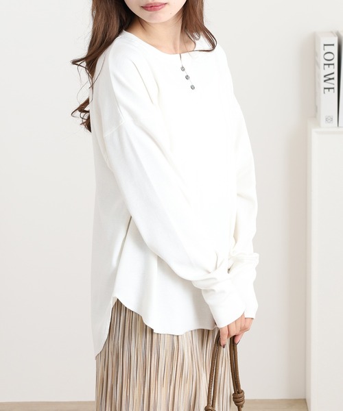 OMNES(オムネス)の「リブ裾ラウンドヘンリーネックプルオーバー長袖 Tシャツ(Tシャツ/カットソー・レディース・ホワイト×グレー/ベージュ系その他/ラベンダー/ホワイト×ブラック/アイボリー/グレー系その他/グレー系その他2・FREE)」の10枚目の写真