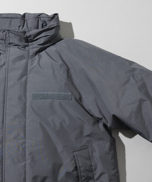 +phenix(プラスフェニックス)の「+phenix/プラスフェニックス 別注 GORE-TEX WINDSTOPPER DOWN JACET LEVEL7/ゴアテックス ウインドストッパー ダウン ジャケット レベル7(ダウンジャケット/コート・メンズ・ブラック/チャコールグレー/セージグリーン・SMALL/MEDIUM/LARGE)」の9枚目の写真