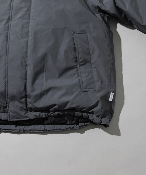 +phenix(プラスフェニックス)の「+phenix/プラスフェニックス 別注 GORE-TEX WINDSTOPPER DOWN JACET LEVEL7/ゴアテックス ウインドストッパー ダウン ジャケット レベル7(ダウンジャケット/コート・メンズ・ブラック/チャコールグレー/セージグリーン・SMALL/MEDIUM/LARGE)」の11枚目の写真