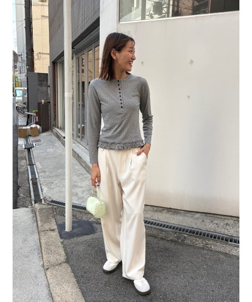 miette(ミエット)の「ローライズスラックスパンツ(その他パンツ・レディース・チャコール/グレイッシュベージュ/ブラック/オフホワイト・M/L/S)」の21枚目の写真