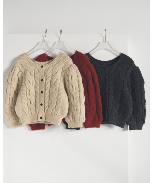 anuke(アンヌーク)の「Halfsleeve Cable Cardigan(カーディガン/ボレロ・レディース・アイボリー/レッド/チャコールグレー・FREE)」の13枚目の写真
