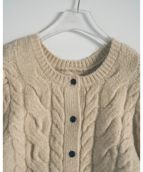 anuke(アンヌーク)の「Halfsleeve Cable Cardigan(カーディガン/ボレロ・レディース・アイボリー/レッド/チャコールグレー・FREE)」の14枚目の写真