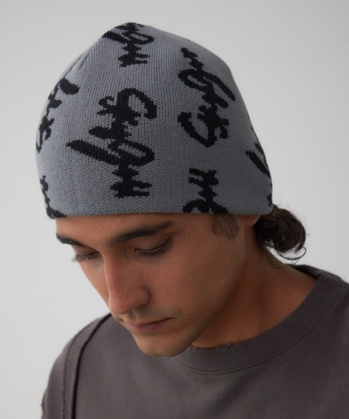 AZUL by moussy(アズールバイマウジー)の「総ロゴニット帽(ニットキャップ/ビーニー・メンズ・グレー/ブラック・FREE)」の2枚目の写真