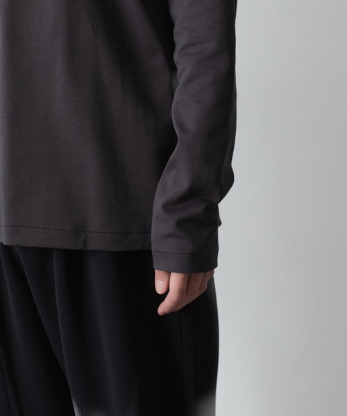 ATTACHMENT（アタッチメント）の「コットン ダブルフェイス スリムフィット L/S TEE / COTTON DOUBLE FACE SLIM FIT L/S TEE（Tシャツ/カットソー・メンズ・ダークベージュ/ダークグレー/ブラウン/ホワイト/ブラック・3/2/1）」の8枚目の写真