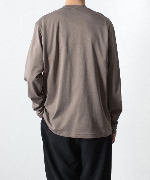 ATTACHMENT（アタッチメント）の「コットン ダブルフェイス スリムフィット L/S TEE / COTTON DOUBLE FACE SLIM FIT L/S TEE（Tシャツ/カットソー・メンズ・ダークベージュ/ダークグレー/ブラウン/ホワイト/ブラック・3/2/1）」の10枚目の写真
