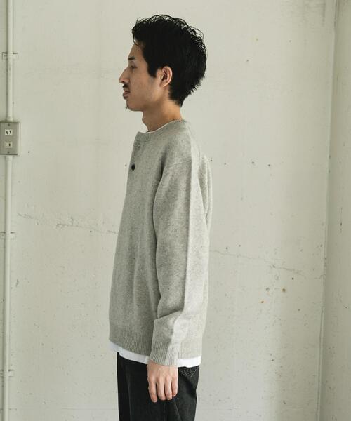 URBAN RESEARCH DOORS(アーバンリサーチドアーズ)の「ハミルトンウールヘンリーネックニット(ニット/セーター・メンズ・ライトグレー/ブラック・LARGE/MEDIUM)」の6枚目の写真