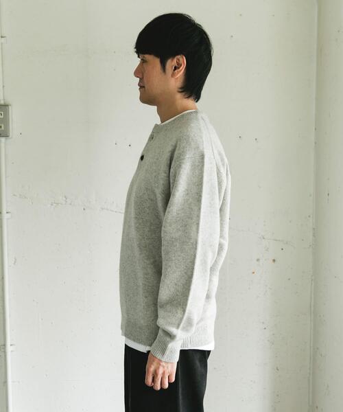 URBAN RESEARCH DOORS(アーバンリサーチドアーズ)の「ハミルトンウールヘンリーネックニット(ニット/セーター・メンズ・ライトグレー/ブラック・LARGE/MEDIUM)」の9枚目の写真