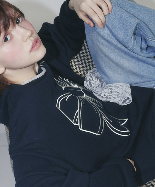 RONRON（ロンロン）の「BIG RIBBON LINE SWEATSHIRT NAVY（スウェット・レディース・その他・FREE）」の3枚目の写真